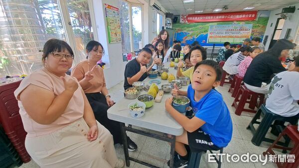 ▲賴清德響應「認購捐米」友善米助金萬9校營養午餐。（圖／記者郭世賢翻攝）