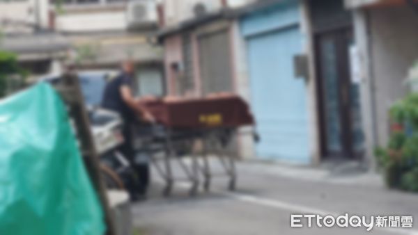 ▲▼北市內湖區公寓雙屍，40多歲母、10歲女童死亡。（圖／記者黃彥傑攝，下同）