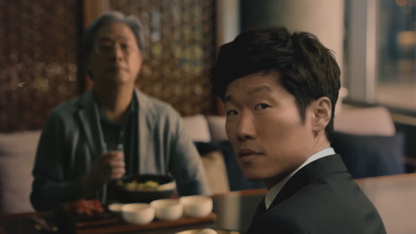 ▲GD穿機師制服咬卡！　「卡司陣容超華麗」自願無酬拍APEC宣傳片。（圖／翻攝自YouTube／APEC 2025 KOREA）