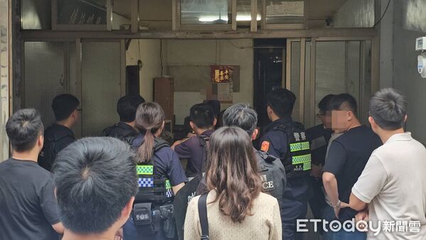 ▲苗栗隨機殺人，兇嫌與警對峙中。（圖／記者楊永盛翻攝）