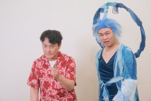 ▲▼張信哲一連帶來多首經典歌逼哭那那大師。（圖／藝和創藝提供）