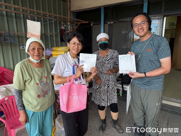 ▲▼門諾醫院醫療團隊備妥機車在災區穿梭送藥到病患家。（圖／門諾醫院提供，下同）