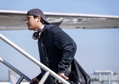 道奇飛往費城！大谷帽反戴帥氣登機　山本拎LV包、朗希燦笑入鏡