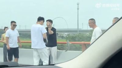 陸連假塞車塞出「新玩法」 有人下車甩竿釣魚...一竿就中大魚