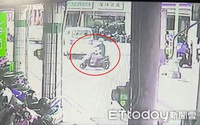 惡男見學童過馬路秒停車!隨機砍人最新畫面曝 冷靜調頭落跑