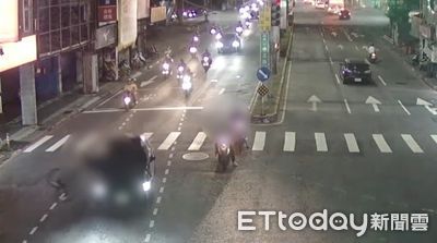 外側車道鬼切左轉!新莊12歲少年「連人帶車」遭撞飛 驚悚瞬間曝光