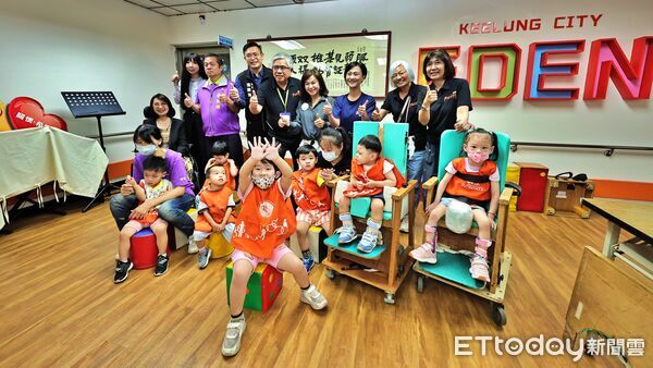 ▲基隆身障中心中秋團圓 邱佩琳陪伴共度佳節。（圖／記者郭世賢翻攝）