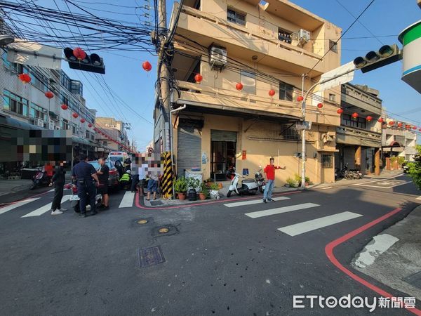 ▲▼台中男子騎自行車突倒臥路中，3秒後慘遭自小客車輾壓身亡。（圖／民眾提供，下同）