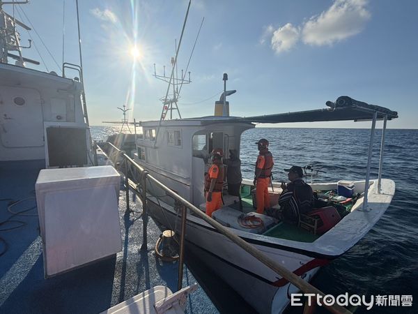 ▲▼澎湖漁船七美外海失去動力　海巡緊急救援助返港。（圖／記者陳洋翻攝）