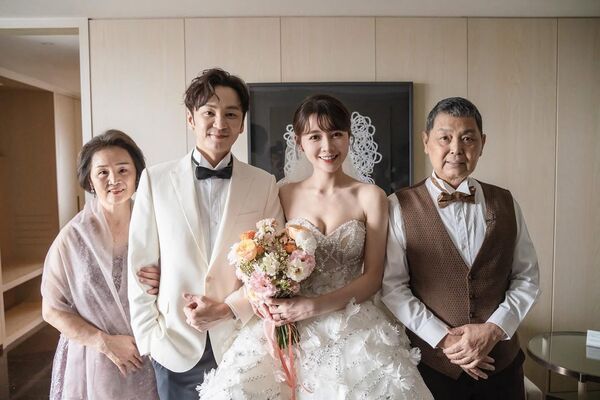 ▲▼書偉今天送爸爸最後一程。（圖／相信音樂提供）