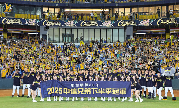 ▲中信兄弟封王，王凱程、林暉盛。（圖／中信兄弟提供）