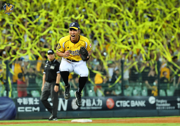 ▲中信兄弟封王，王凱程、林暉盛。（圖／中信兄弟提供）