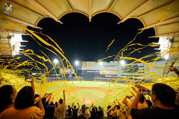 ▲中信兄弟封王，王凱程、林暉盛。（圖／中信兄弟提供）