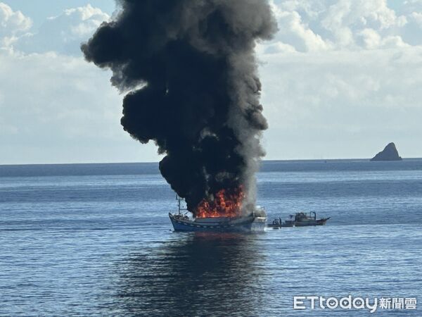 ▲▼基隆外木山船舶火警。（圖／記者郭世賢翻攝）