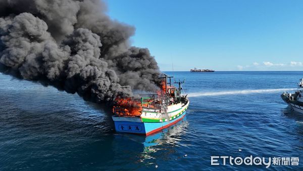 ▲▼基隆外木山船舶火警。（圖／記者郭世賢翻攝）
