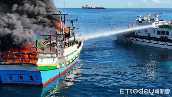 ▲▼基隆外木山船舶火警。（圖／記者郭世賢翻攝）
