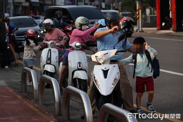 ▲苗栗市隨機刺傷路人案，苗栗縣長鍾東錦今天啟動護童專案，安排社會不安情緒，呼籲修法彌補社會安全網。（圖／記者楊永盛攝，下同）