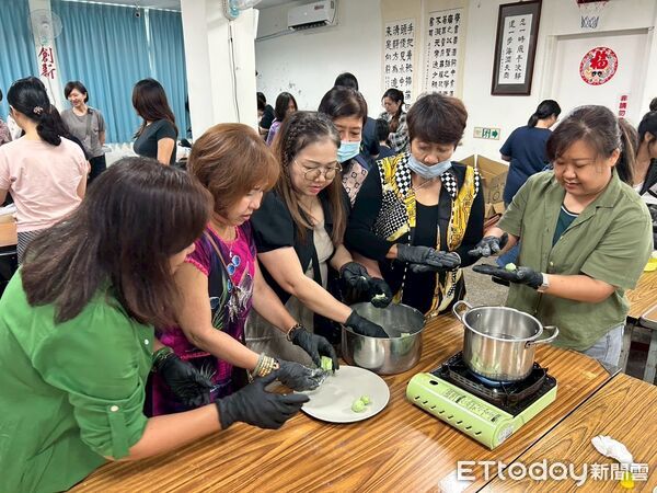 ▲新住民家鄉味團圓過中秋。（圖／移民署屏東縣服務站提供）