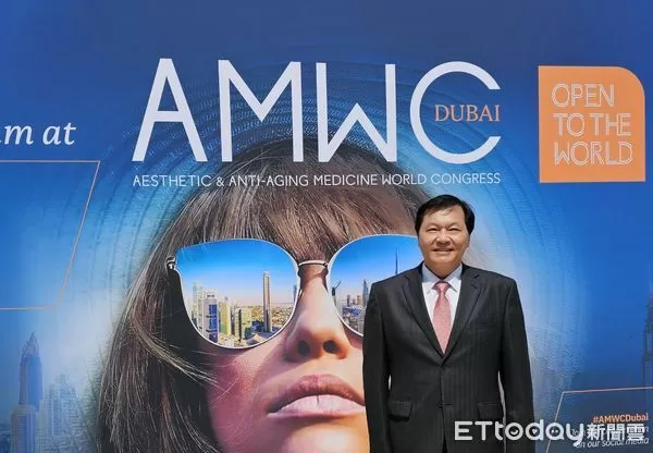 ▲王正坤醫師出席杜拜AMWC醫學美容大會，強調注射除皺安全與風險控管。（記者林東良翻攝，下同）
