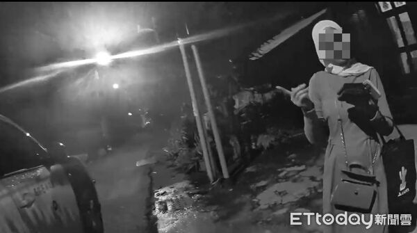 ▲里港警分局員警送外籍移工返家。（圖／記者陳崑福翻攝）