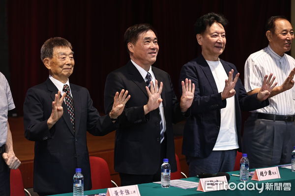 ▲郝龍斌出席軍系挺好的記者會。（圖／記者林敬旻攝）