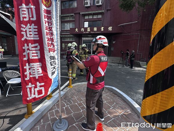 ▲台南市大內區公所與消防局舉辦地震疏散演練，模擬震災發生時的避難流程。（記者林東良翻攝，下同）