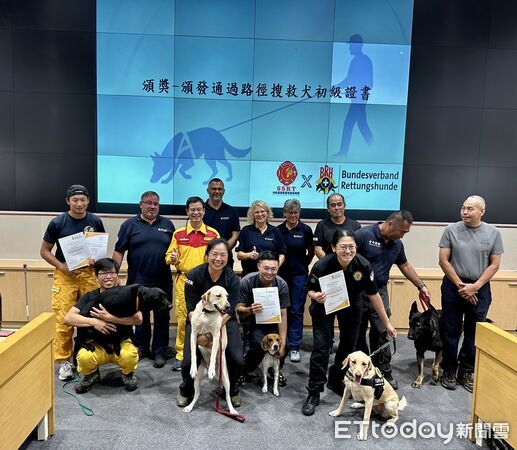 ▲台南市首隻路徑追蹤犬TACO通過德國救難犬協會認證，成為南市搜救新戰力。（記者林東良翻攝，下同）