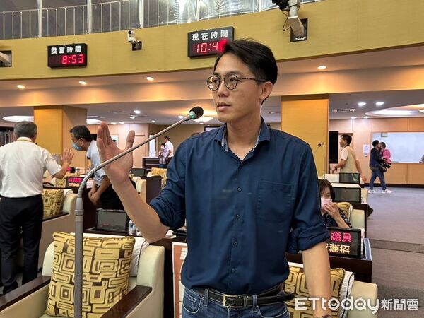 ▲台南市議會針對銅像是否屬威權象徵爆發激烈交鋒，李宗霖批評王家貞「裝傻護威權」，要求市府落實轉型正義。（圖／記者林東良翻攝，下同）