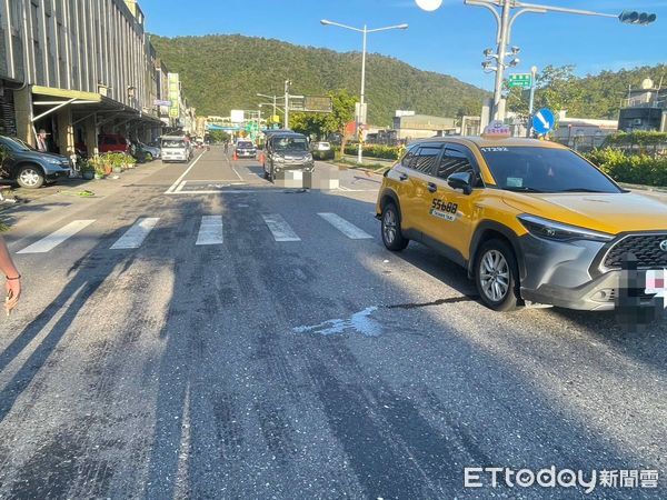 ▲▼陳姓等4名「鏟子超人」搭乘的計程車遭追撞。（圖／記者游芳男翻攝，下同）