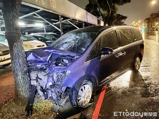 酒駕男「紅燈已10秒還硬闖」撞死女騎士　車頭爛毀搭小黃落跑