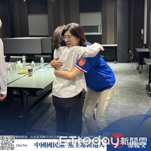 相擁鄭麗文！黃敏惠盼國民黨「世代接棒」　籲扮好「桶箍角色」