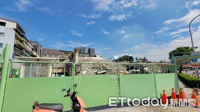 高雄市區驚見2樓高「鋼筋垃圾山」黑歷史曝光　市府開罰勒令停工