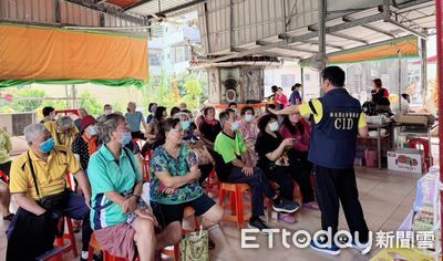 屏東警廟口宣講！全民來當「防詐超人」　檢舉獎金最高千萬