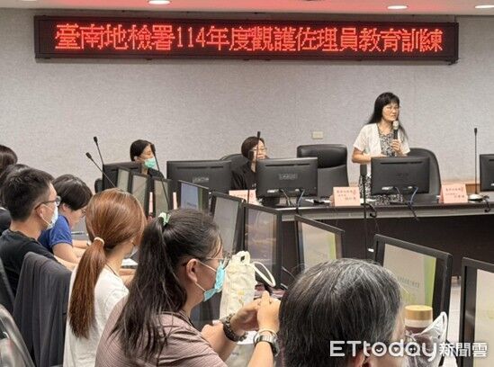 ▲台南地檢署舉辦2025年度觀護佐理員教育訓練，檢察長鍾和憲親自主持開訓。（記者林東良翻攝，下同）