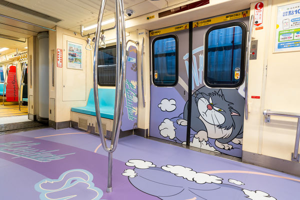 ▲迪士尼與台北捷運聯手推出《捷伴萌寵派對趣》，今（3日）至10月26日在大安森林公園站登場，迪士尼貓狗主題彩繪列車也同步啟動。（圖／台灣迪士尼提供）