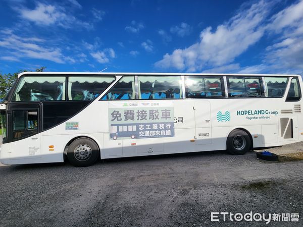 ▲▼公路局支援光復救災志工，加密免費接駁班次。（圖／公路局提供）
