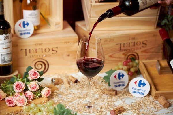 ▲▼家樂福年度最大「Wine Fai」酒展推出「滿999元現折150元」、「買2送1」、「3件999元」等多重優惠。（圖／業者提供）