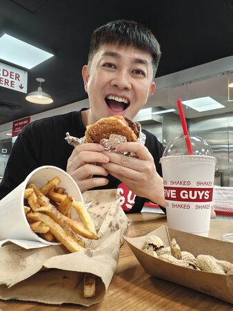 ▲李明川赴紐約旅遊 。（圖／光澤診所、產值娛樂）