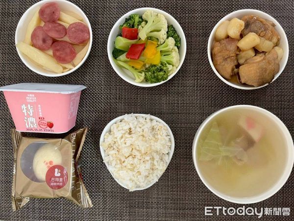 ▲台南市學校營養師設計「中秋特餐」，讓學生在佳節享受健康又應景的午餐。（記者林東良翻攝，下同）