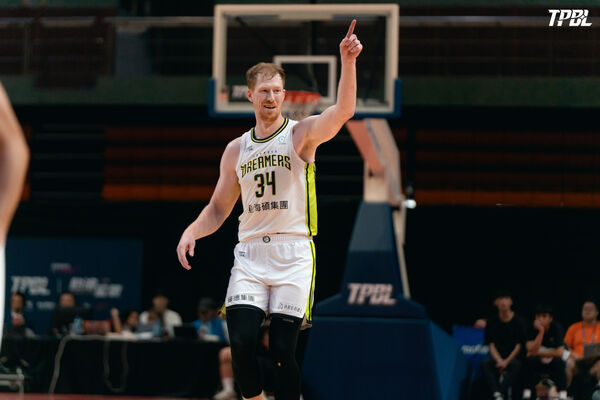 ▲TPBL職籃熱身賽屏東開打，阿巴西回歸特攻首戰狂飆26分、高柏鎧轟下25分、13籃板，單場三分球更是3投俱中。（圖／TPBL提供）