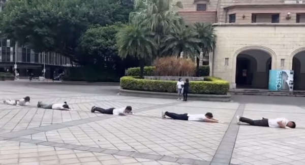 ▲▼稱化解0705末日！艾菲坦「末法時代」化身女神救贖　信徒揹債慘死。（圖／翻攝藝識流星際揚昇大學府）