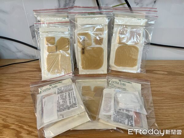 ▲▼行動傷口照護小組化身行走的天使，掛著「受傷請找我」的牌子，深入巷弄守護災民和鏟子超人。（圖／慈濟醫學中心提供，下同）