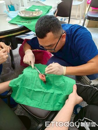 ▲▼醫療駐診已第十一天，花蓮慈院醫療團出隊成員已經超過70人，10天下來的醫療診治人次達2,663人。（圖／慈濟醫學中心提供，下同）