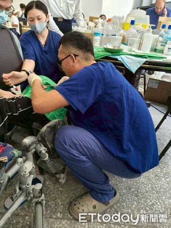 ▲▼醫療駐診已第十一天，花蓮慈院醫療團出隊成員已經超過70人，10天下來的醫療診治人次達2,663人。（圖／慈濟醫學中心提供，下同）