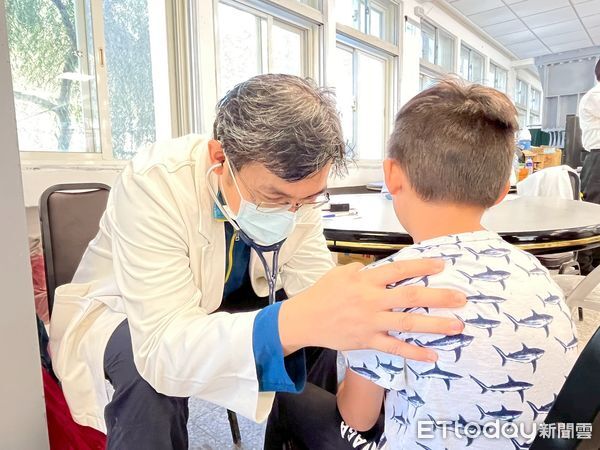 ▲▼醫療駐診已第十一天，花蓮慈院醫療團出隊成員已經超過70人，10天下來的醫療診治人次達2,663人。（圖／慈濟醫學中心提供，下同）