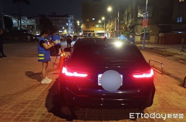 ▲▼共計稽查汽機車20部，不合格計8部，由環保局當場依據噪音管制法裁罰並限期改善。（圖／龜山警分局提供）