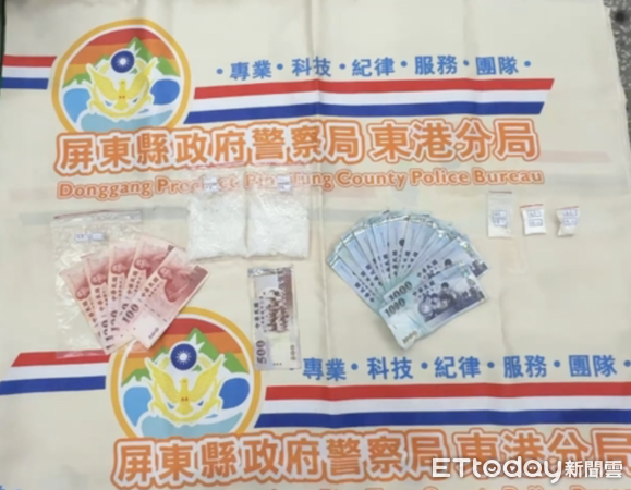 ▲東港警方逮獲通緝犯及毒駕男子送辦。（圖／記者陳崑福翻攝）