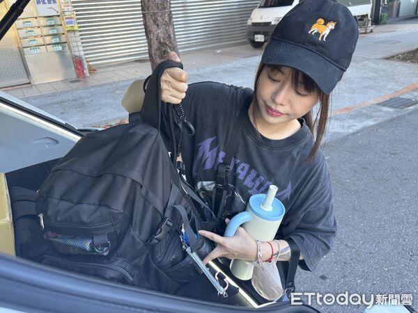 ▲▼55688台灣大車隊開車免費鏟子超人專車，上百人報名，歌手林吟蔚也現身。（圖／55688提供）