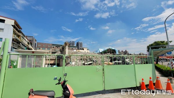 ▲▼高雄市區工地驚見鋼筋垃圾山。（圖／記者許宥孺翻攝）