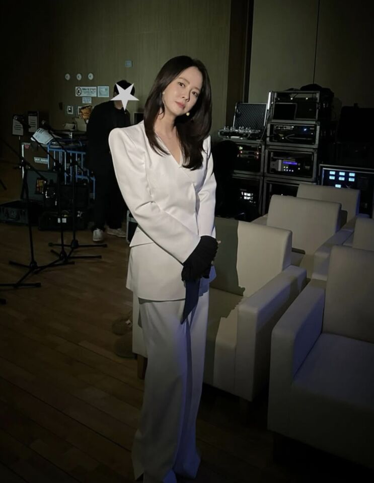 ▲▼金鐘國婚禮「百名賓客保護新娘」 宋智孝揭震撼場面:沒人拿手機拍。(圖/翻攝自宋智孝IG、SBS)